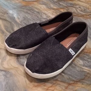 🛍 3/$15 🛍 TOMS slip-ons: black herringbone
